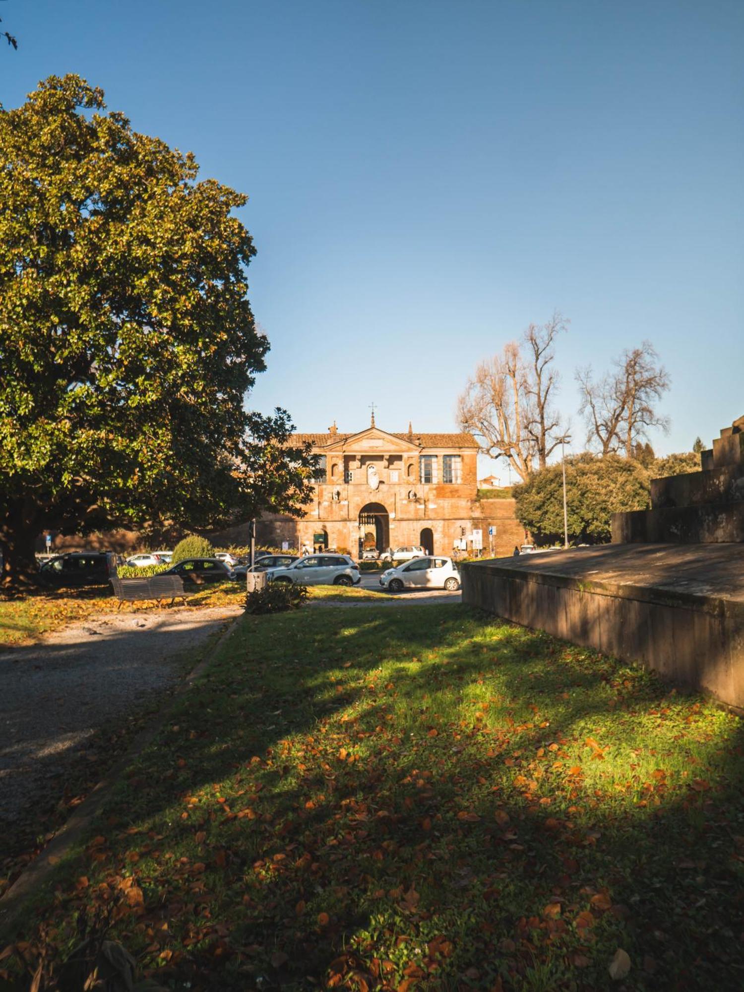 Belvedere Luxury Apartment, View On The Lucca Walls エクステリア 写真